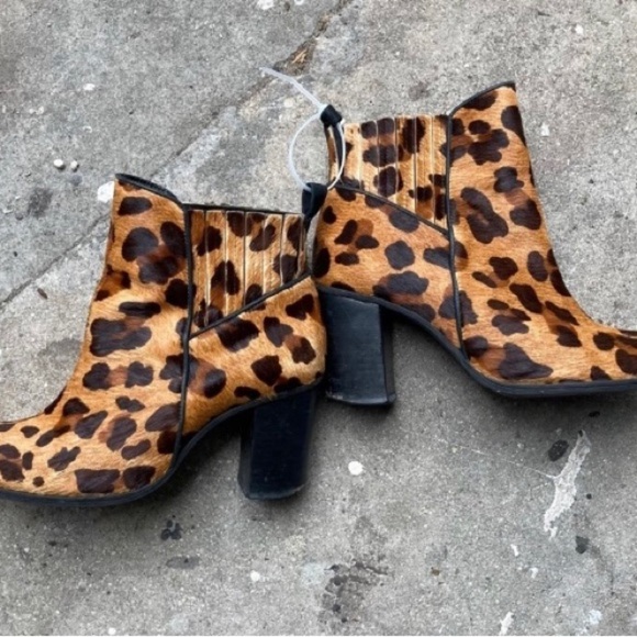 Schutz Leopard Print Fur Booties Ankle Boots Size 7 - Picture 1 of 8